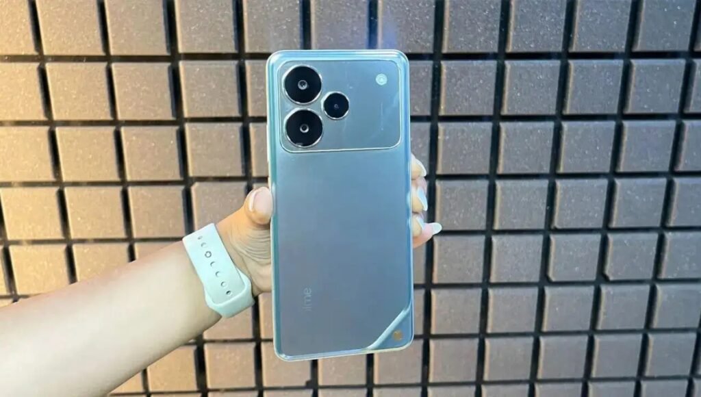 Realme P4: 7000mAh बैटरी और 144Hz AMOLED डिस्प्ले के साथ लॉन्च, कीमत सिर्फ ₹17,000
