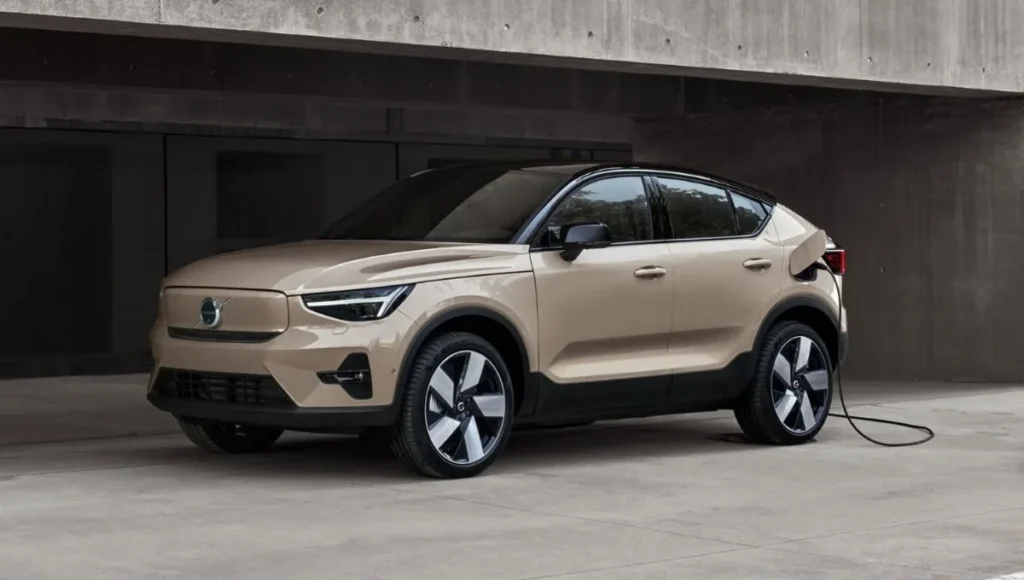 Volvo EC40 Review: प्रीमियम Compact SUV, सुरक्षित और पावरफुल ड्राइविंग अनुभव