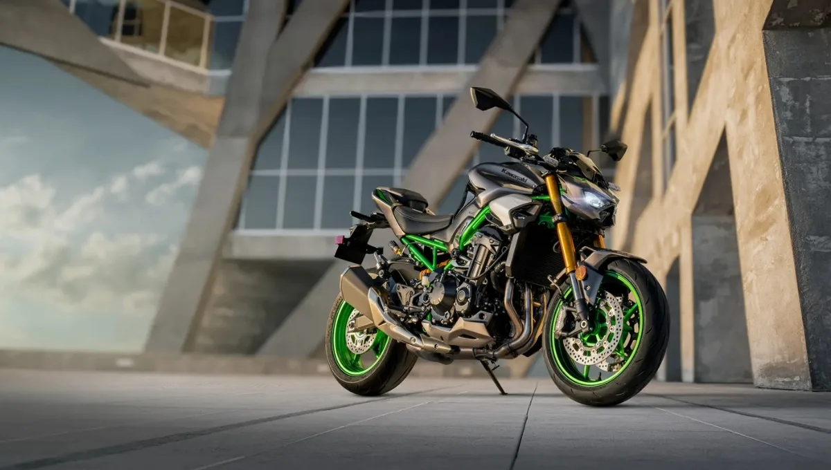 Kawasaki Z900: दमदार इंजन, शानदार लुक और बेहतरीन राइडिंग अनुभव वाली सुपर बाइक