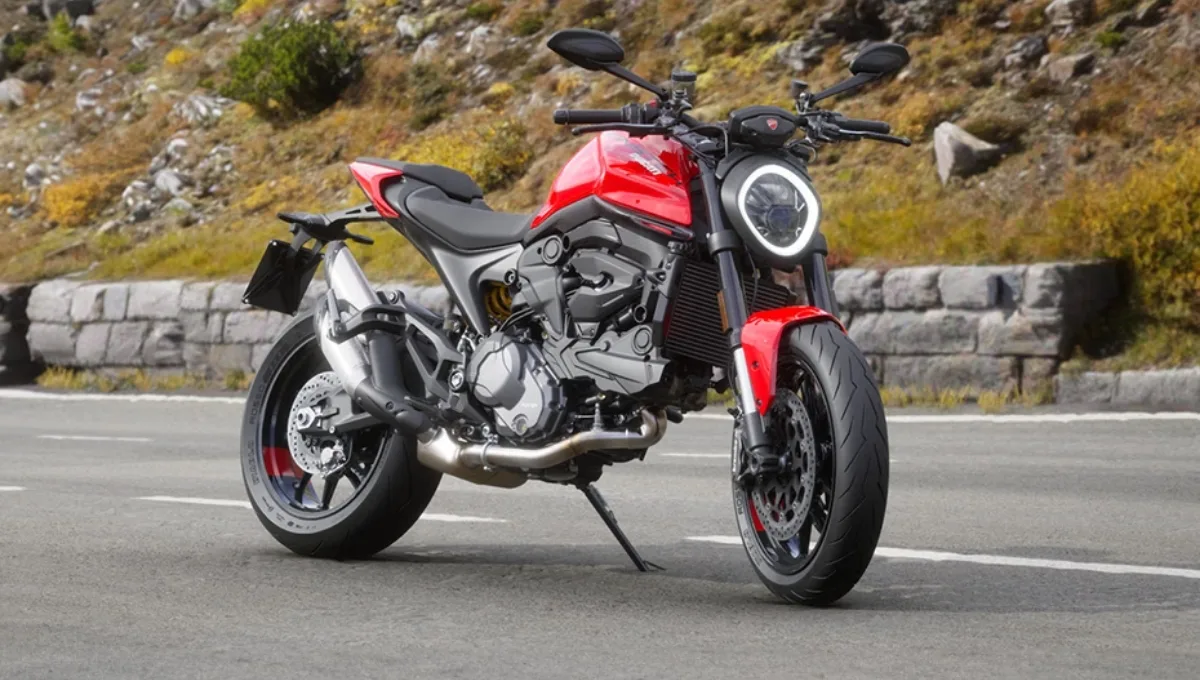 Ducati Monster: जबरदस्त ताकत, शानदार डिजाइन और हाईवे पर बेमिसाल राइडिंग का अनुभव