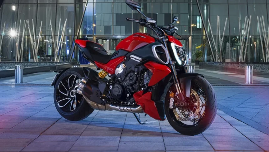 Ducati Diavel V4: दमदार फीचर्स और 29 लाख की कीमत के साथ क्रूज़र बाइक