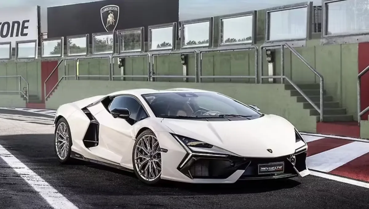 Lamborghini Revuelto 2025 रिव्यू: 2-सीटर सुपरकार, शानदार डिज़ाइन और पावरफुल इंजन