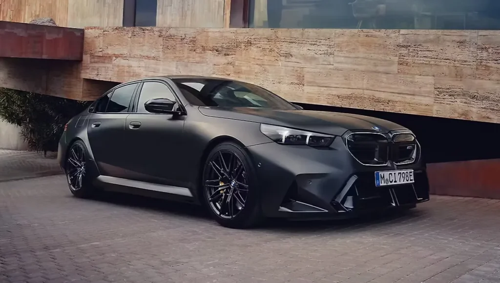 BMW M5: प्रीमियम स्पोर्टी सेडान जो देती है स्टाइल, परफॉर्मेंस और आराम