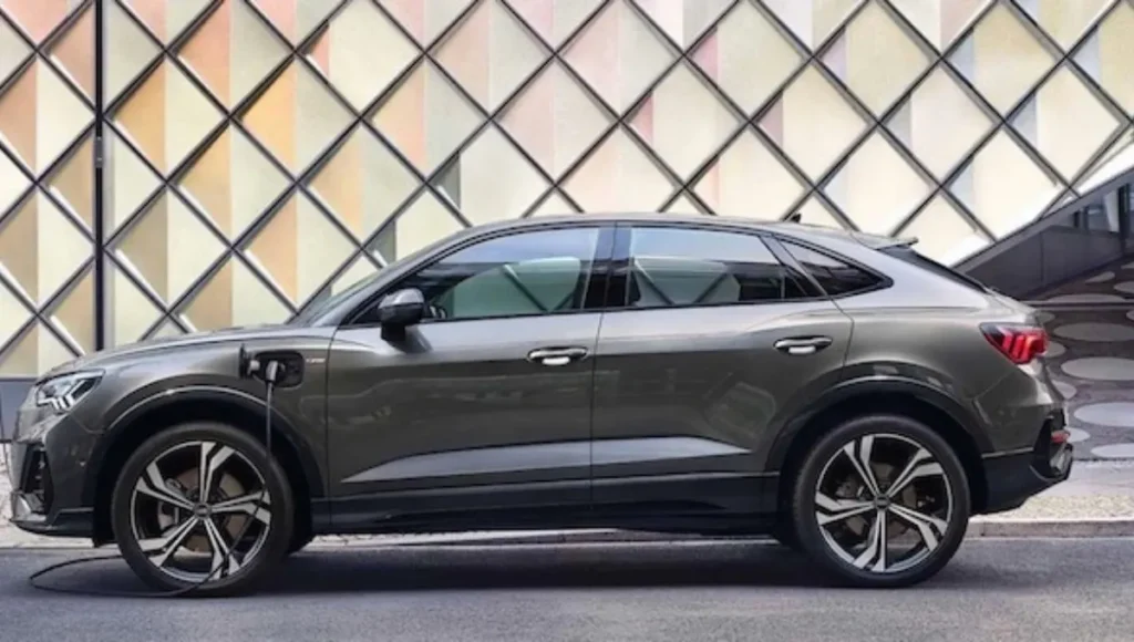 Audi Q3 Sportback Review: स्टाइलिश SUV, शानदार परफॉर्मेंस और प्रीमियम फीचर्स