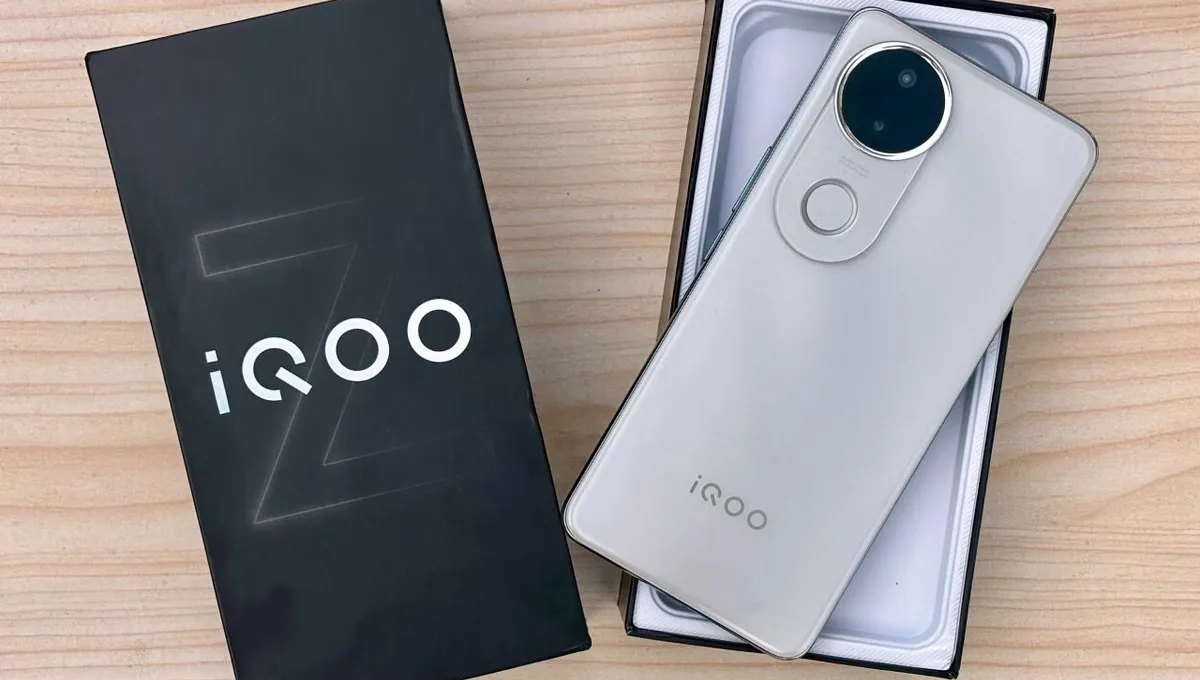 Amazon Festive Deal 2025: iQOO Z10R 5G पर 19% तक की भारी छूट 7300mAh बैटरी और 32MP सेल्फी कैमरा बना गेम-चेंजर