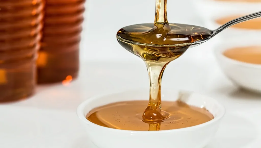 Honey Benefits: स्वादिष्ट और सेहतमंद, लेकिन गर्म करने पर क्या बन सकता है खतरा