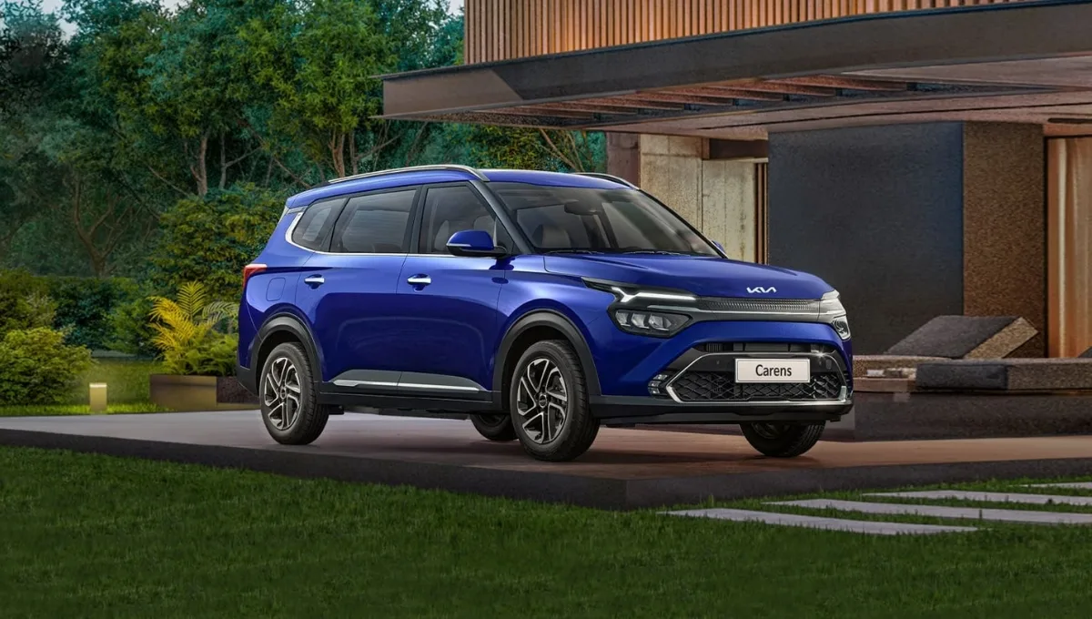 Kia Carens 2025 रिव्यू: परिवार के लिए आरामदायक, स्टाइलिश और पावरफुल MPV