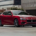 Maserati Ghibli: लग्ज़री 5-सीटर सेडान, पावरफुल इंजन और शानदार सेफ्टी फीचर्स