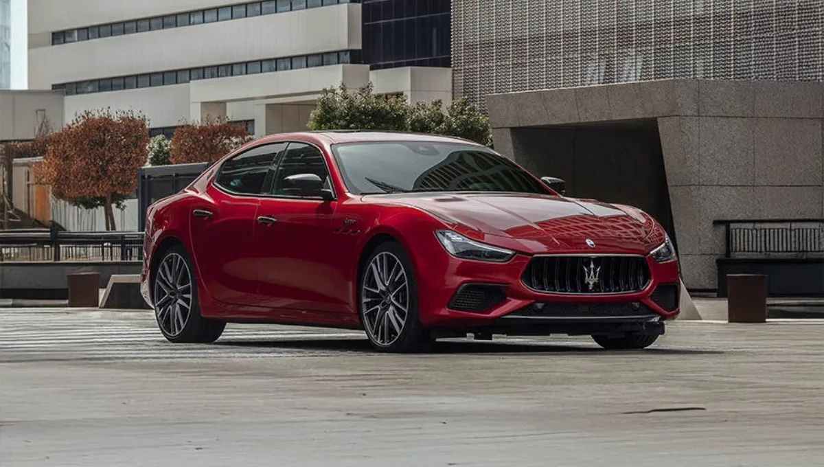 Maserati Ghibli: लग्ज़री 5-सीटर सेडान, पावरफुल इंजन और शानदार सेफ्टी फीचर्स