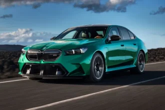BMW M5: प्रीमियम स्पोर्टी सेडान जो देती है स्टाइल, परफॉर्मेंस और आराम