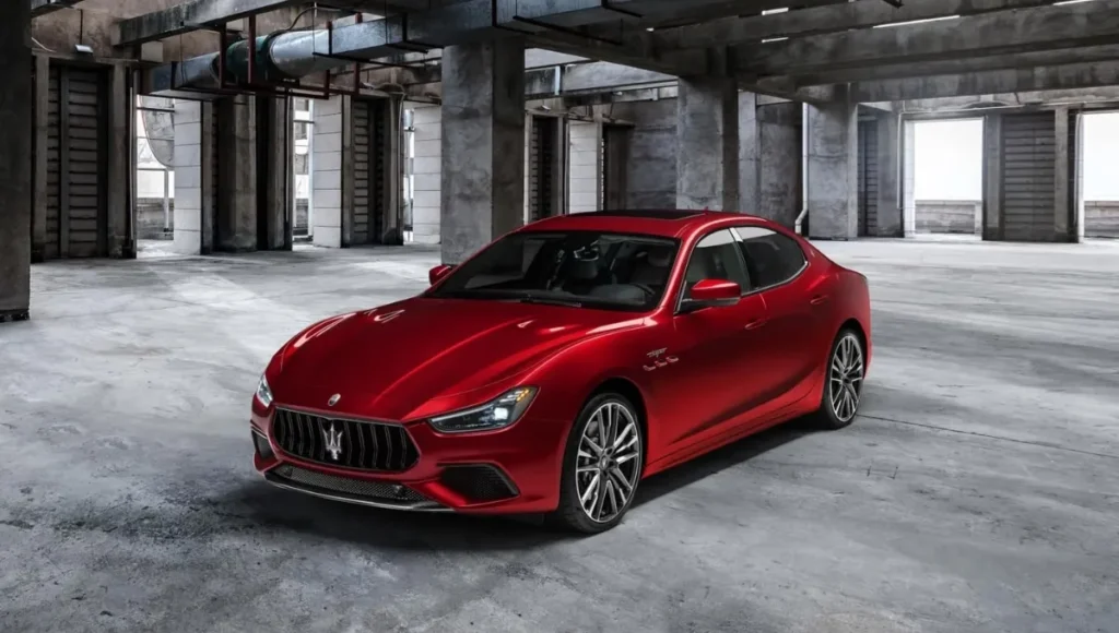 Maserati Ghibli: लग्ज़री 5-सीटर सेडान, पावरफुल इंजन और शानदार सेफ्टी फीचर्स
