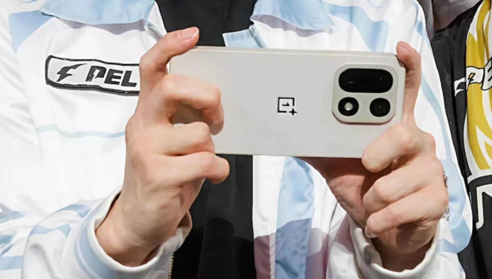 OnePlus 15 5G: शानदार फीचर्स और जबरदस्त गेमिंग पावर, कीमत शुरू ₹59,999 से