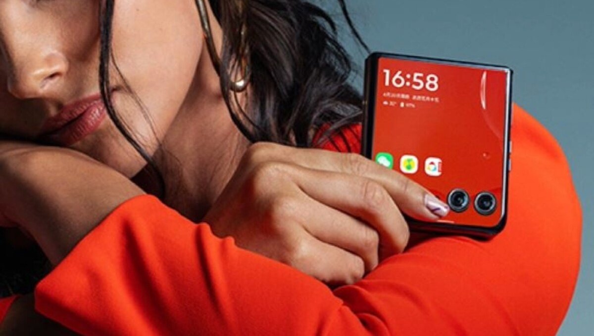 शानदार ऑफर Motorola Razr 50 Ultra अब आधी कीमत पर, साथ मिल रहे हैं फ्री ईयरबड्स और कैशबैक