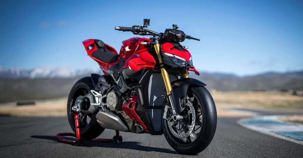 Ducati Streetfighter V4: पावरफुल सुपरबाइक, स्टाइल और रोमांच से भरपूर राइडिंग अनुभव