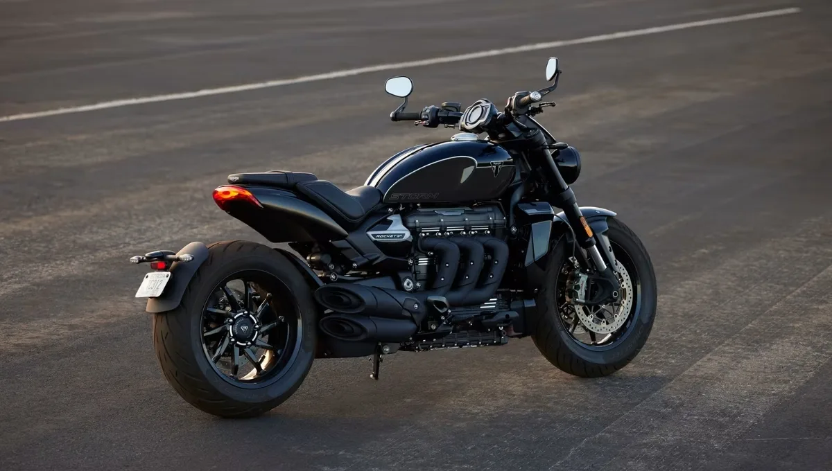 Triumph Rocket 3: भारत में सबसे बड़ी क्रूज़र बाइक, दमदार पावर और स्टाइल